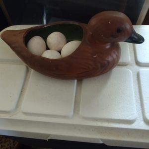 VINTAGE DUCK PLANTER OR FIGURINE. WITH FOUR WHITE FAKE EGGS.